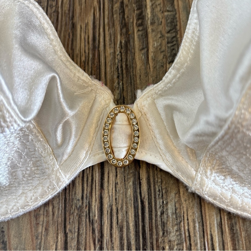 Underwire Bra Cream Textured Cup Featuring Oval Gold Tone Rhinestone NO SIZE - Picture 5 of 9